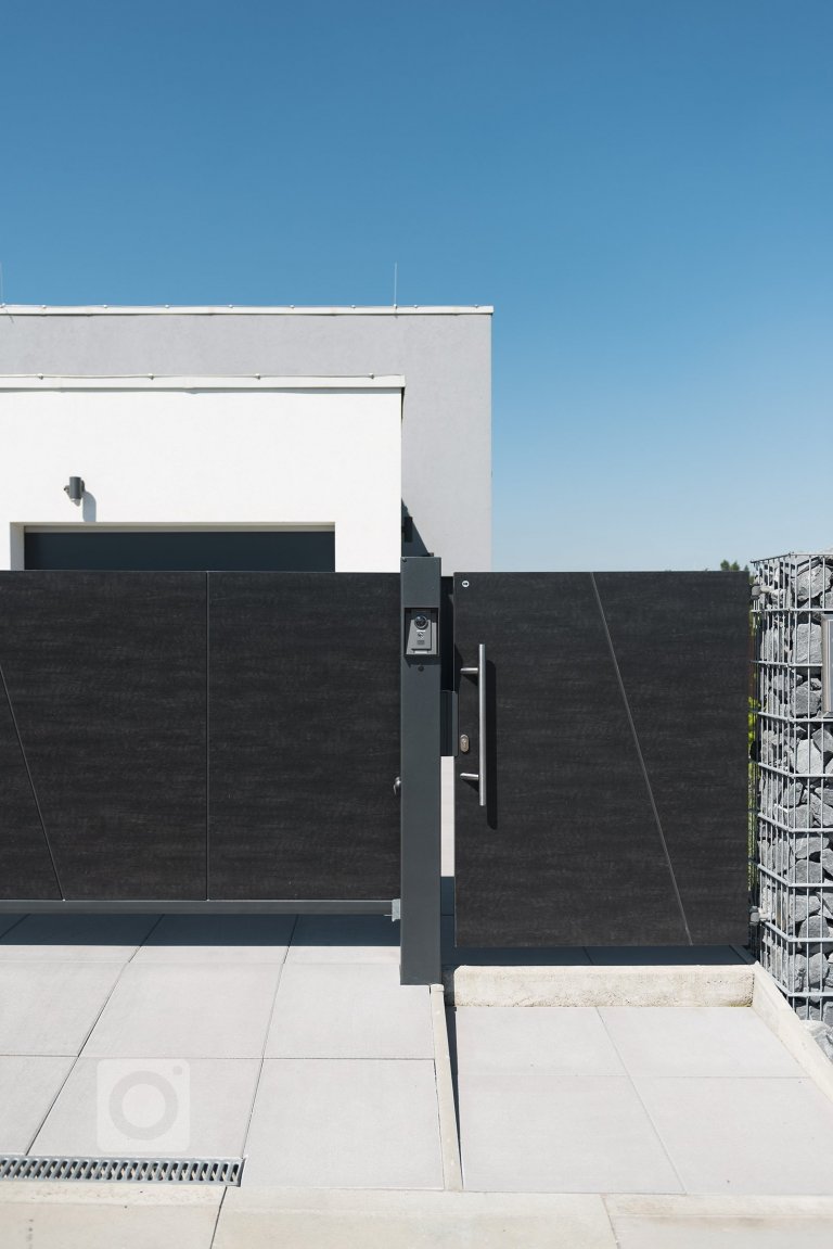 add picture to album