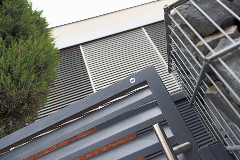 Gabion&nbsp;Rock s&nbsp;bránou a brankou&nbsp;Half (rodinný dům, Bohumín).

Šlo o rozsáhlou rekonstrukci prostorného domu, která byla ve všech ohledech…