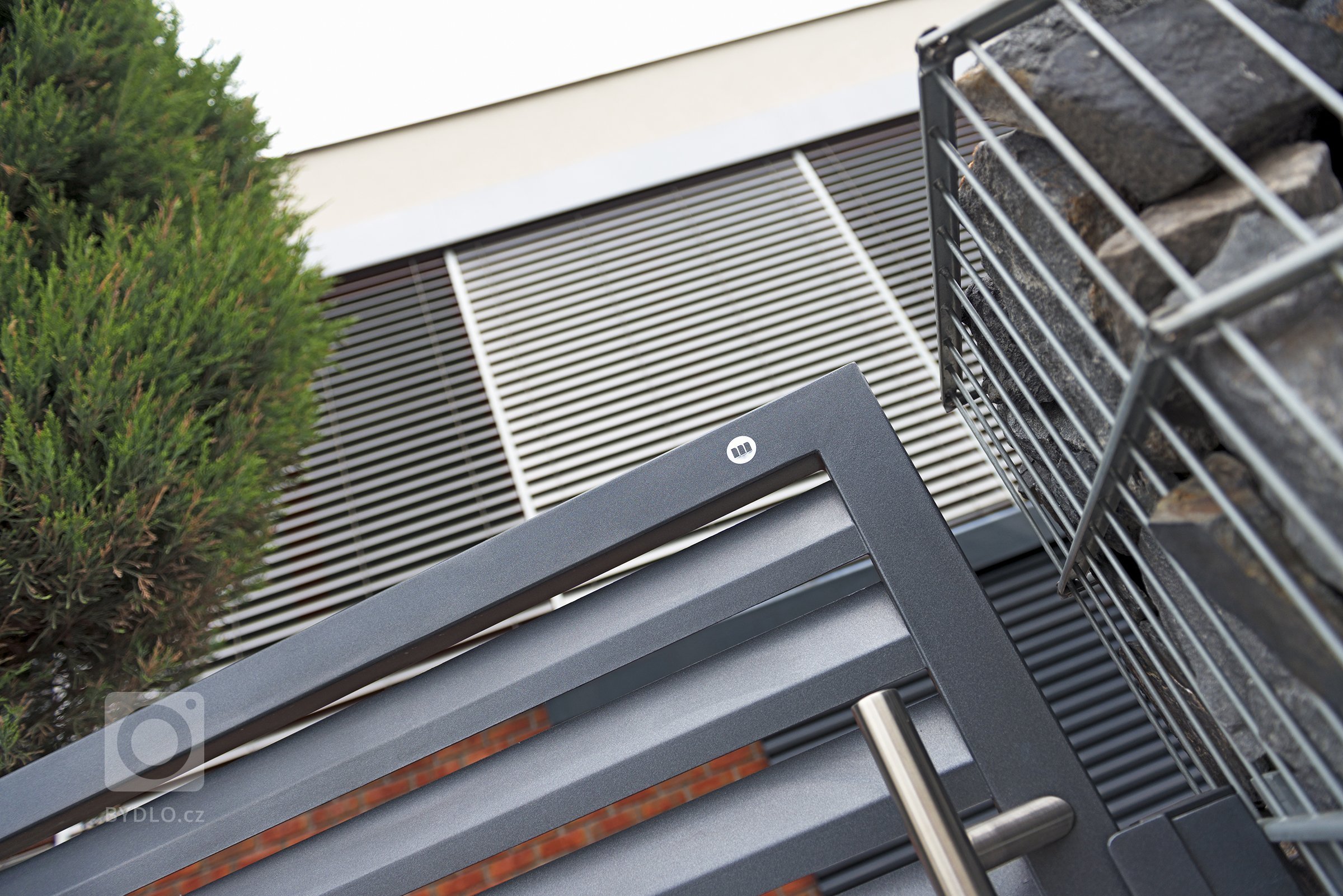 Gabion&nbsp;Rock s&nbsp;bránou a brankou&nbsp;Half (rodinný dům, Bohumín).

Šlo o rozsáhlou rekonstrukci prostorného domu, která byla ve všech ohledech…