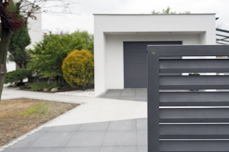 Gabion&nbsp;Rock s&nbsp;bránou a brankou&nbsp;Half (rodinný dům, Bohumín).

Šlo o rozsáhlou rekonstrukci prostorného domu, která byla ve všech ohledech…