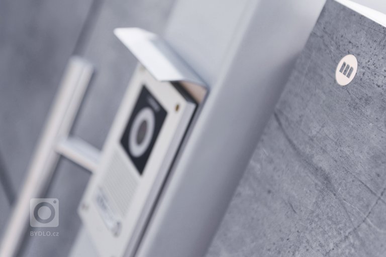 add picture to album