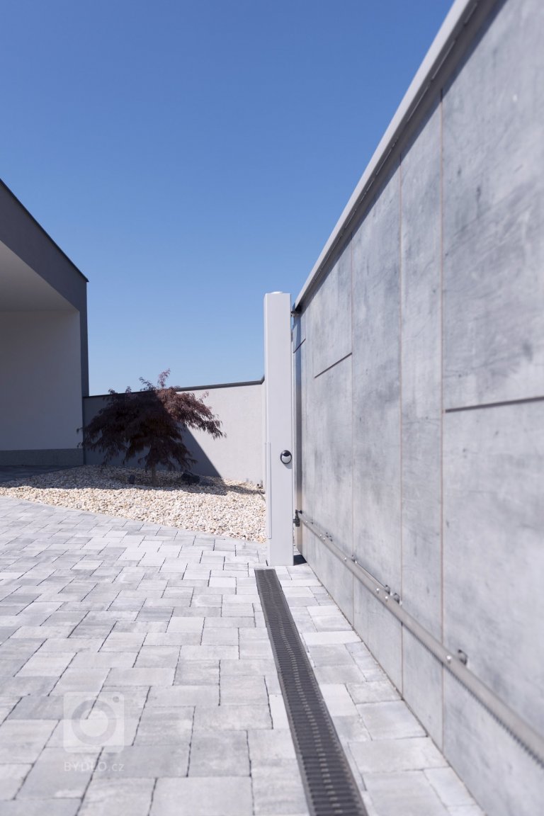 add picture to album