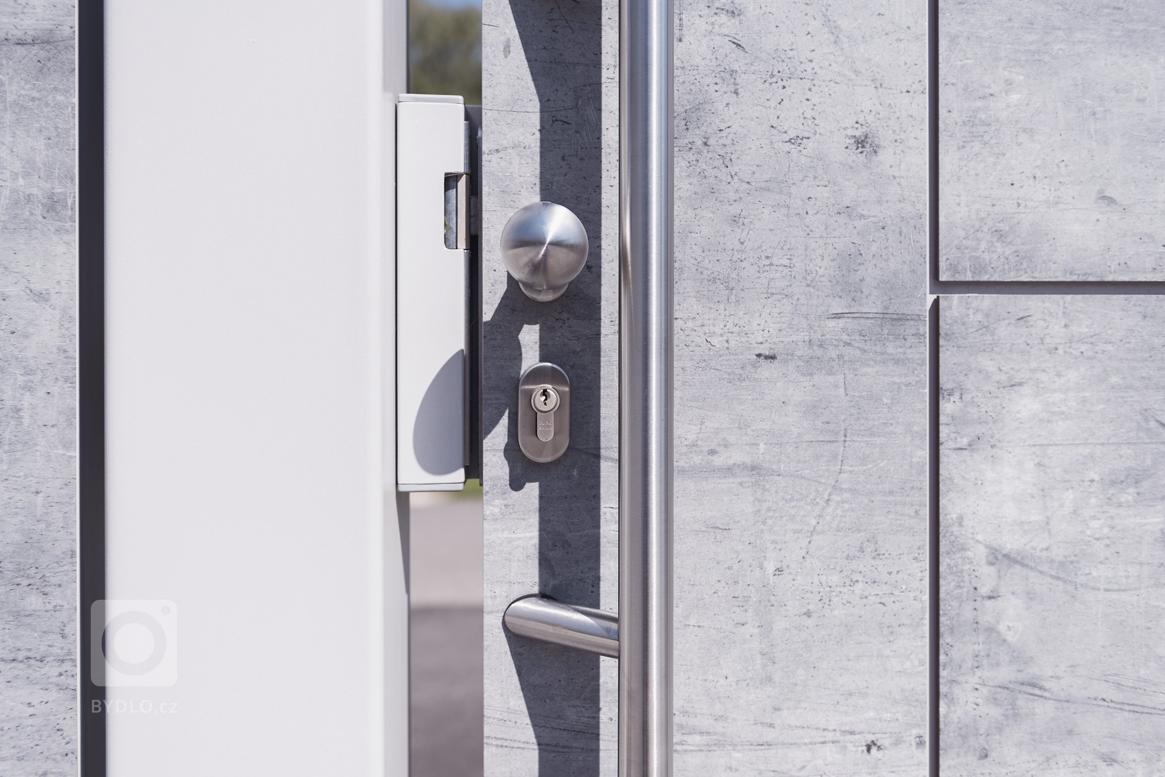 Vjezd k domu z řady Full (rodinný dům, Frýdek-Místek).

Ploty řady Full mohou mít díky materiálu prakticky jakýkoliv vzhled. Obkladové desky jsou&nbsp;z…