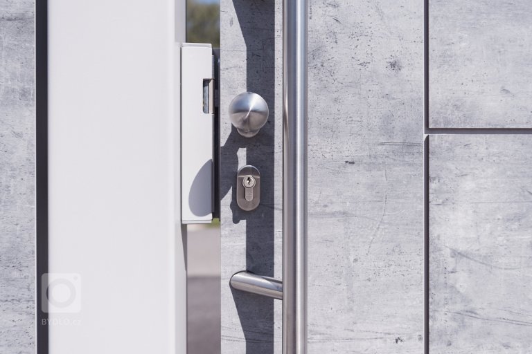 add picture to album