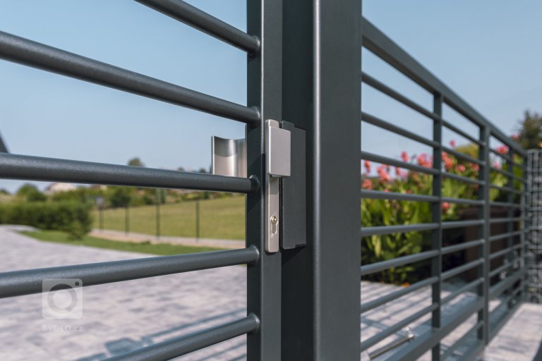 add picture to album