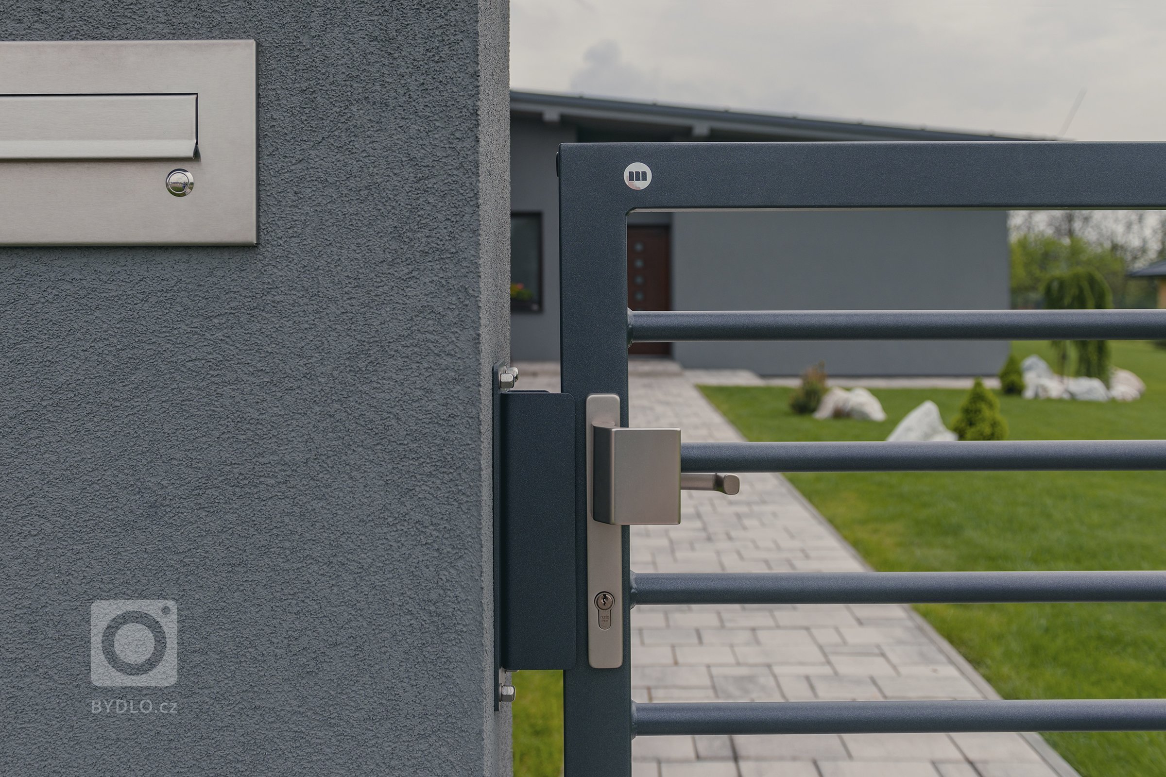 Plot Airy nechává prostor dýchat

Při realizaci oplocení jednopatrového domu pro mladou rodinu jsme měli za úkol místo &quot;nezazdít&quot;. Volba tedy byla…