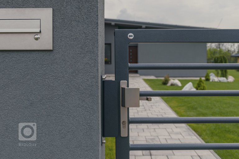 add picture to album