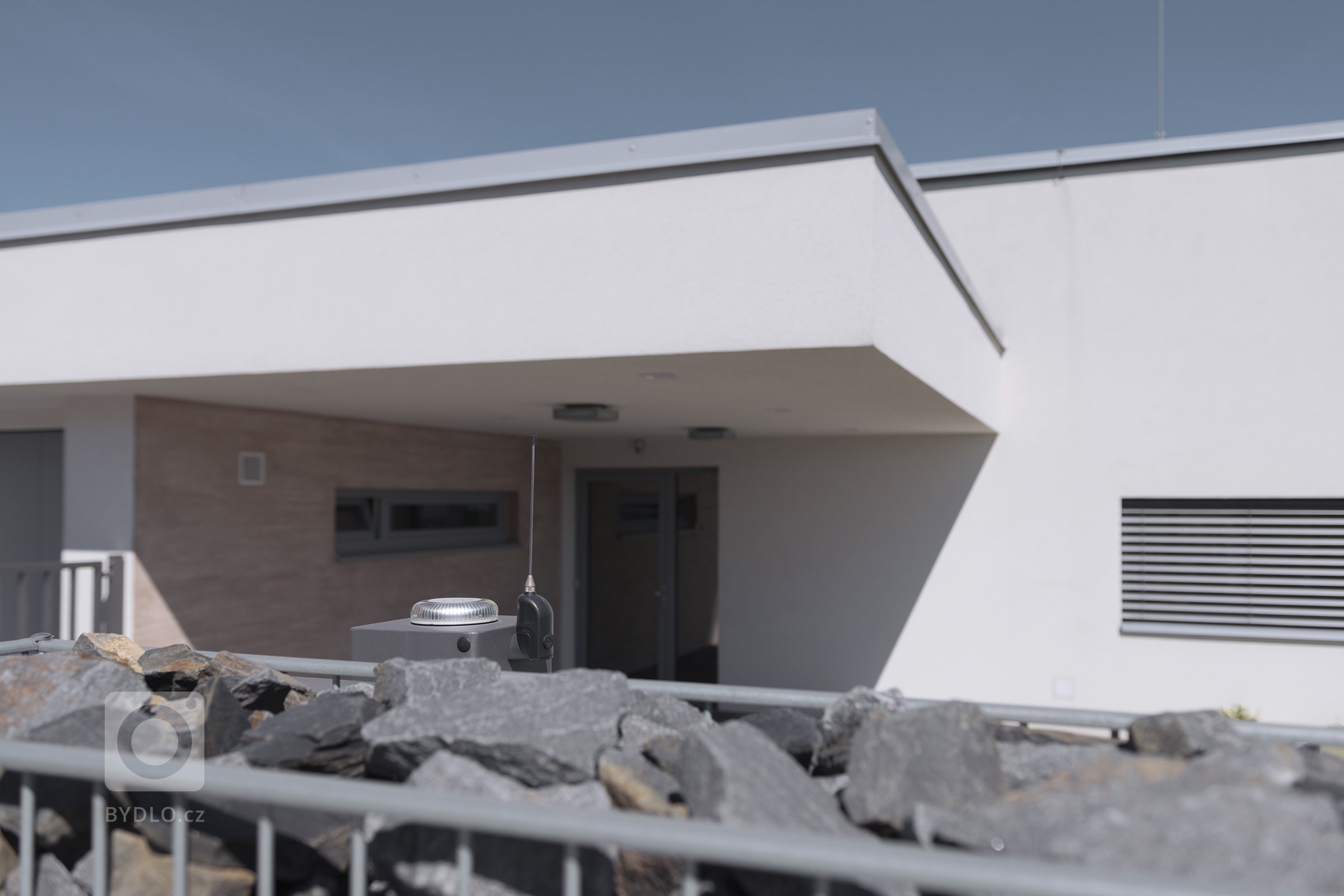 Netradiční dům -&nbsp;netradiční&nbsp;plot

Když zadáte dům&nbsp;architektům v Master Design, můžete čekat,&nbsp;že to bude pecka. Žádná tuctovka. A když…