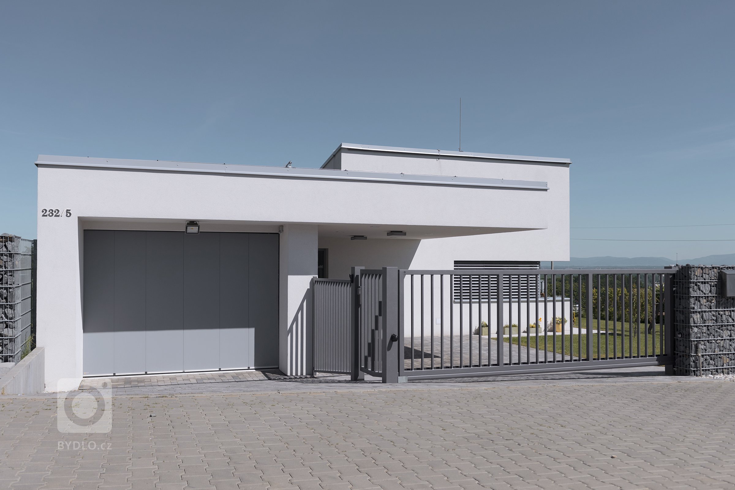 Netradiční dům -&nbsp;netradiční&nbsp;plot

Když zadáte dům&nbsp;architektům v Master Design, můžete čekat,&nbsp;že to bude pecka. Žádná tuctovka. A když…