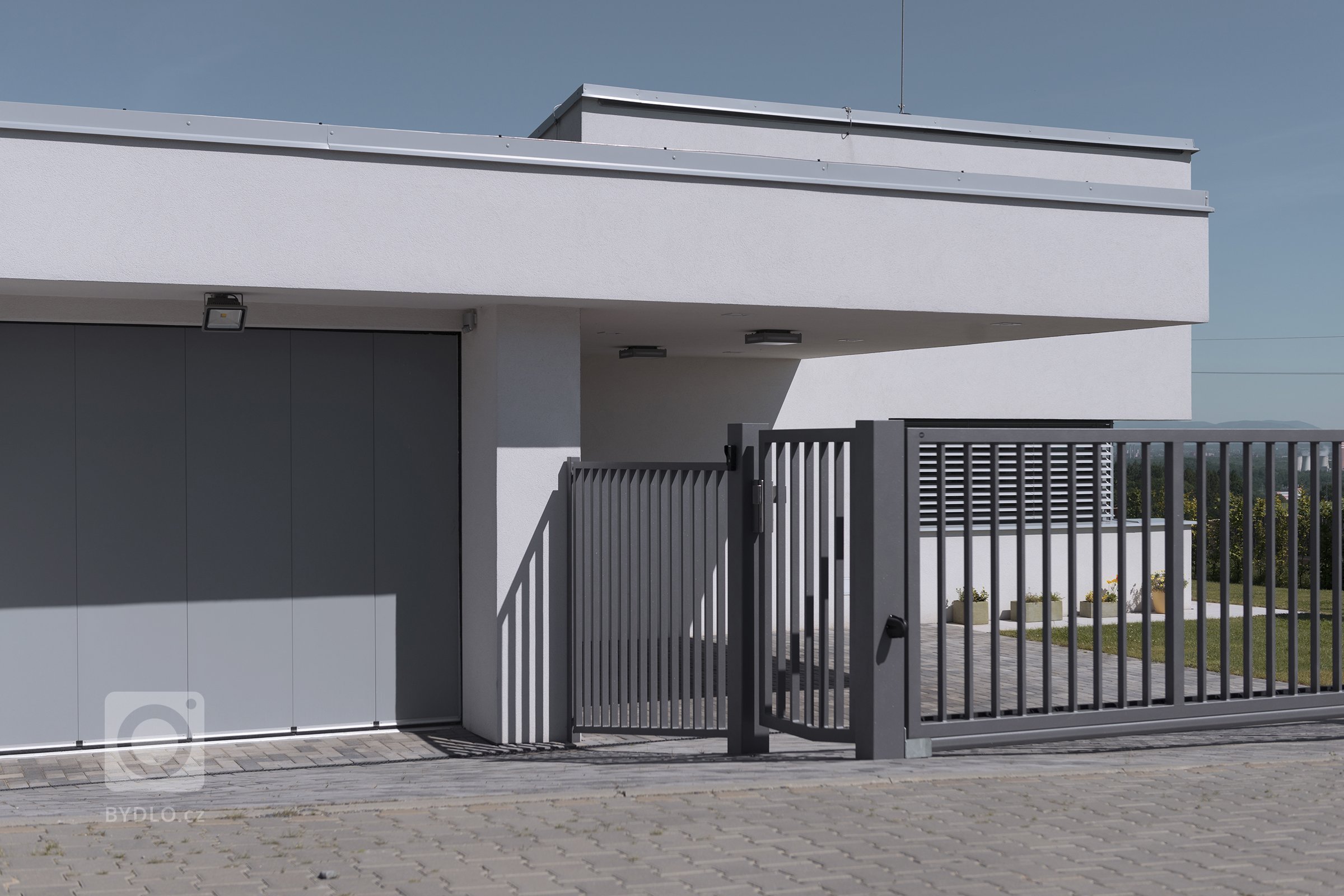 Netradiční dům -&nbsp;netradiční&nbsp;plot

Když zadáte dům&nbsp;architektům v Master Design, můžete čekat,&nbsp;že to bude pecka. Žádná tuctovka. A když…