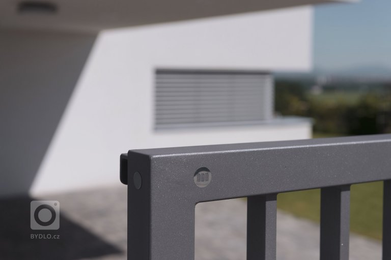 add picture to album