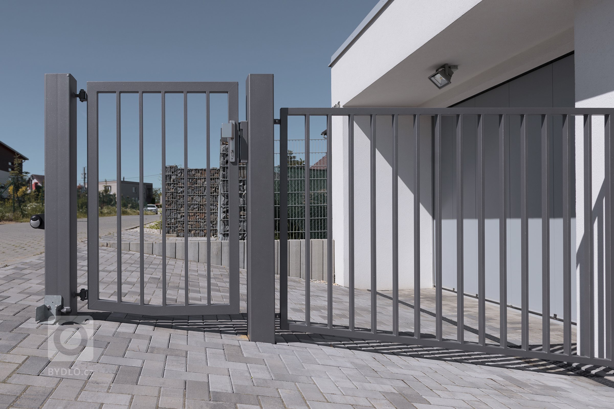 Netradiční dům -&nbsp;netradiční&nbsp;plot

Když zadáte dům&nbsp;architektům v Master Design, můžete čekat,&nbsp;že to bude pecka. Žádná tuctovka. A když…