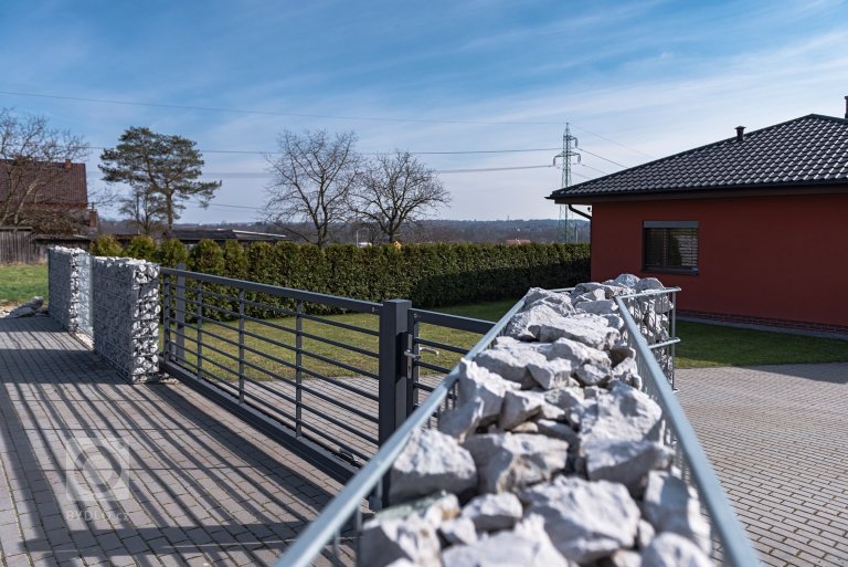 add picture to album