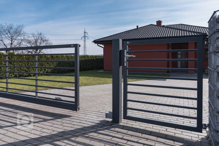 add picture to album