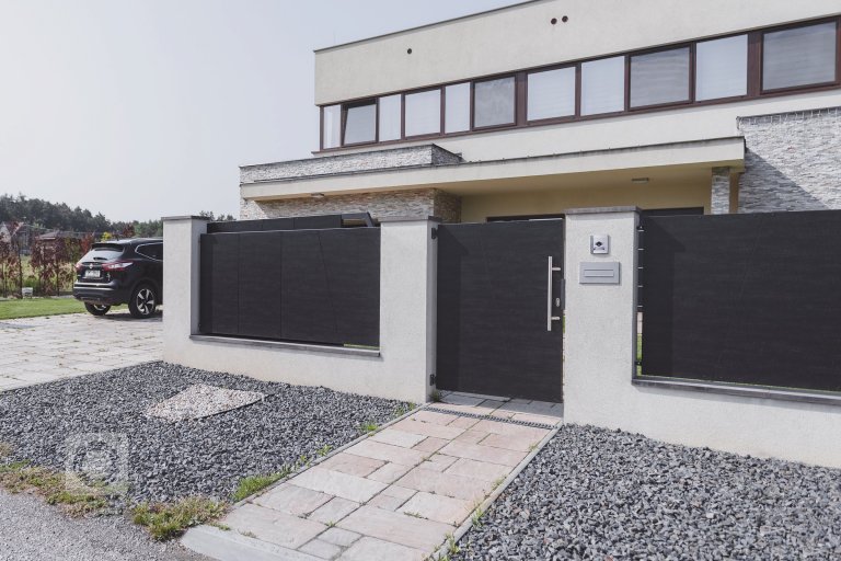 add picture to album