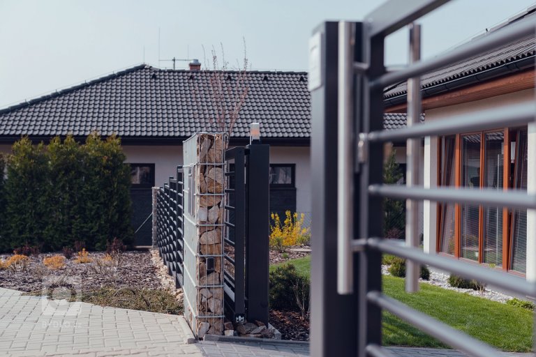 add picture to album