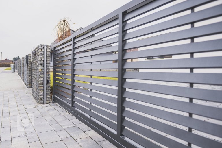 add picture to album