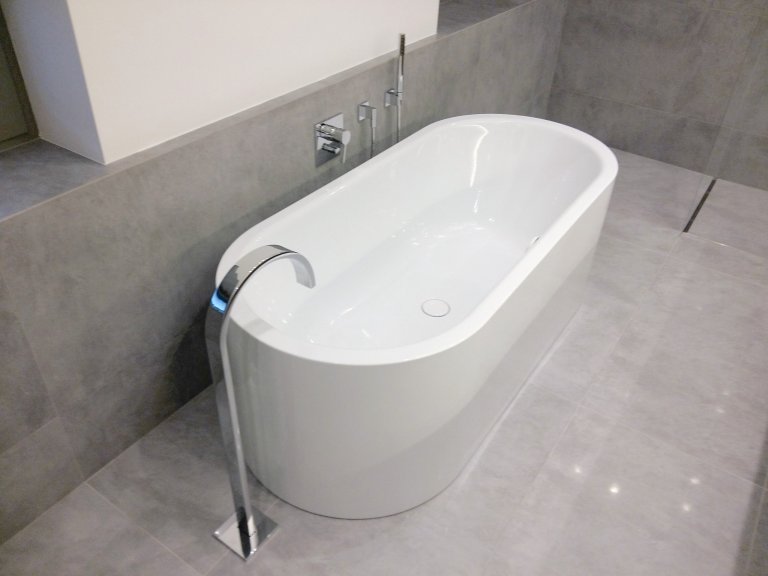 Byli jsme osloveni k návrhu a kompletní realizaci interiéru rodinného domu ve Špindlerově Mlýně. Přáním investora bylo vytvořit jednoduchý a otevřený prostor.…