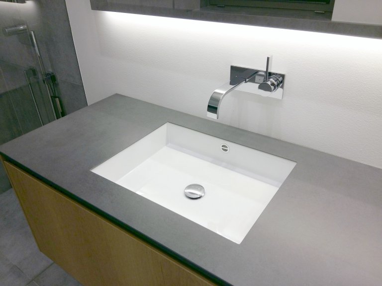 Byli jsme osloveni k návrhu a kompletní realizaci interiéru rodinného domu ve Špindlerově Mlýně. Přáním investora bylo vytvořit jednoduchý a otevřený prostor.…