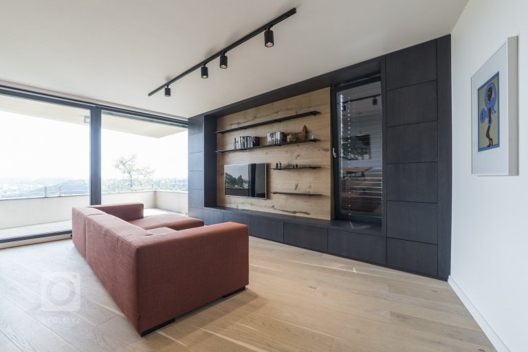 add picture to album