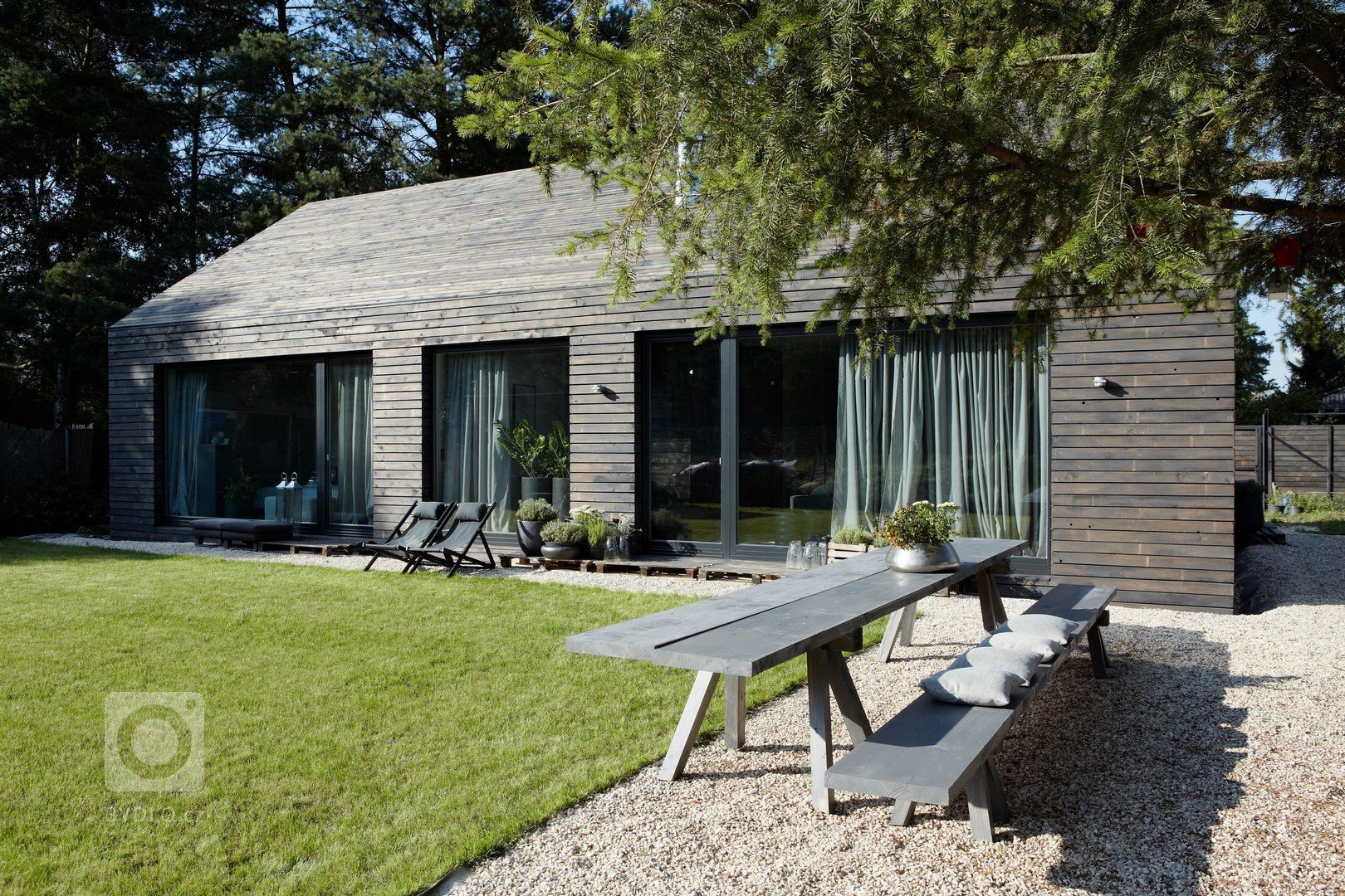 Tento dům je navržen pro lidi s nekonvenčním pohledem na bydlení, pojatý jako bydlení v přírodě. Kompletní návrh a realizace rodinného domu včetně urbanistické…