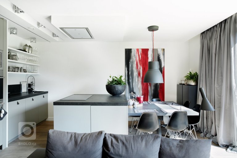 add picture to album