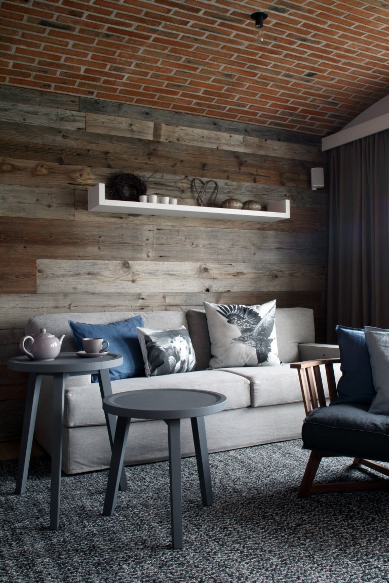 KOMPLETNÍ NÁVRH A REALIZACE VÍKENDOVÉHO BYTU NA ŠUMAVĚ. Z VELKÉ ČÁSTI BYL INTERIÉR BYTU ŘEŠEN ATYPOVĚ NA MÍRU.&nbsp;
