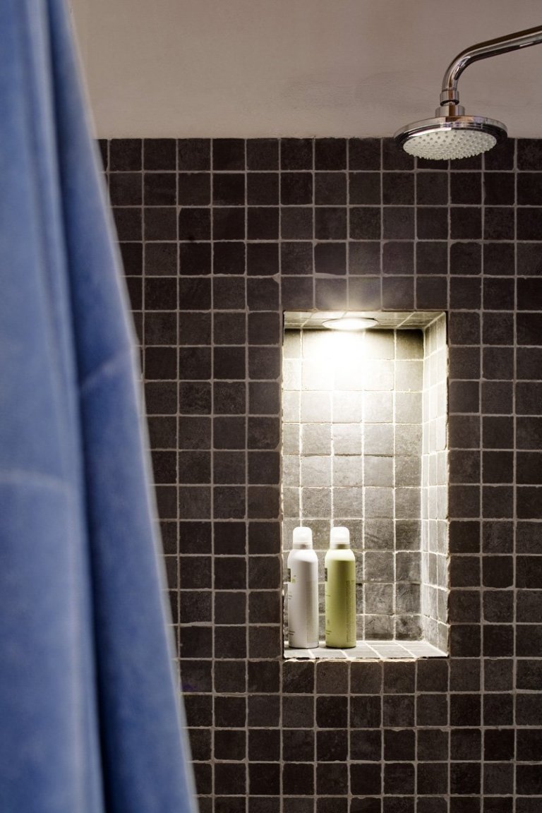 Kompletní návrh a rekonstrukce dumu na Šumavě, včetně řešení stavby a dodávky interiérů.
