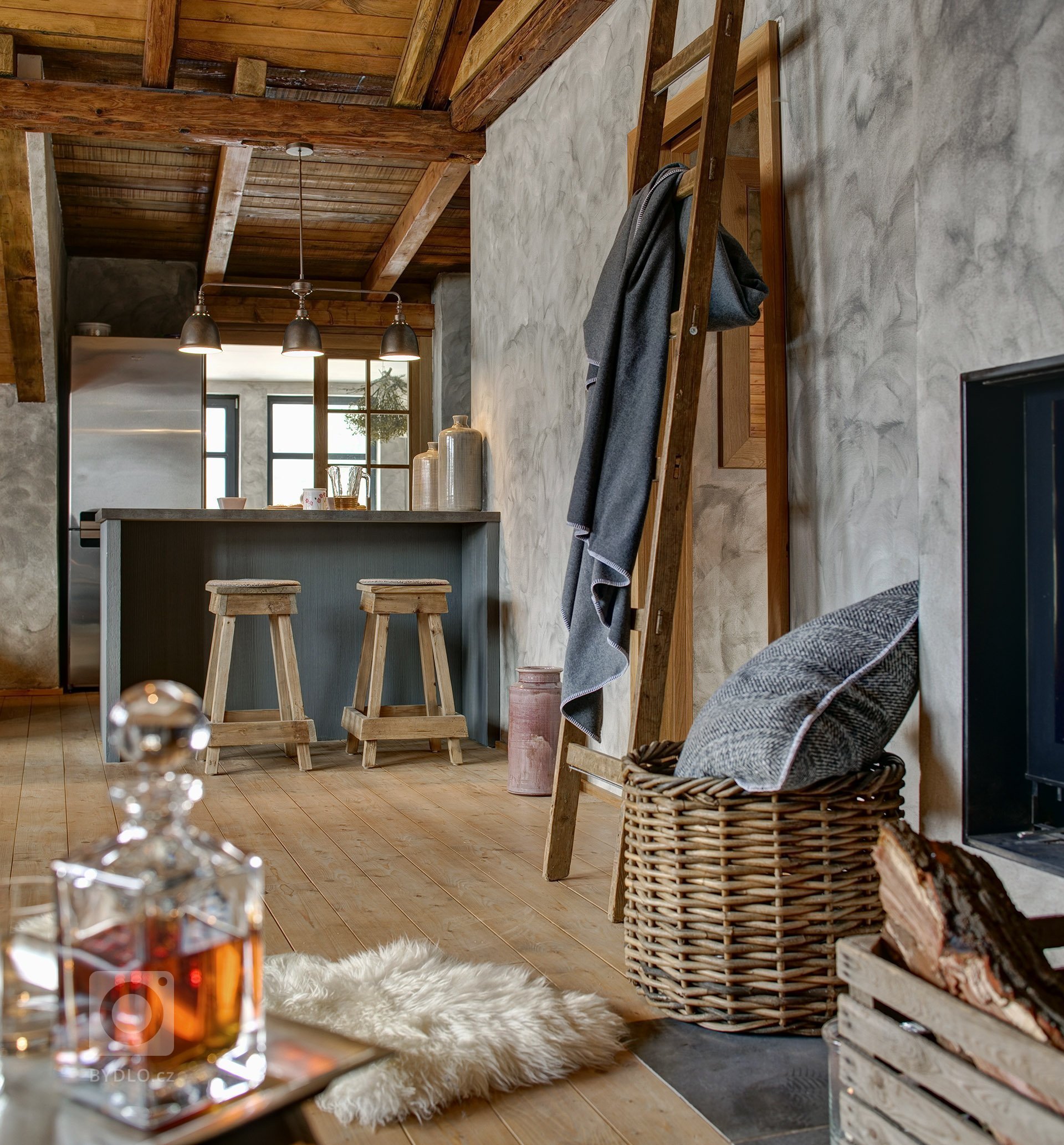 Kompletní návrh a rekonstrukce dumu na Šumavě, včetně řešení stavby a dodávky interiérů.
