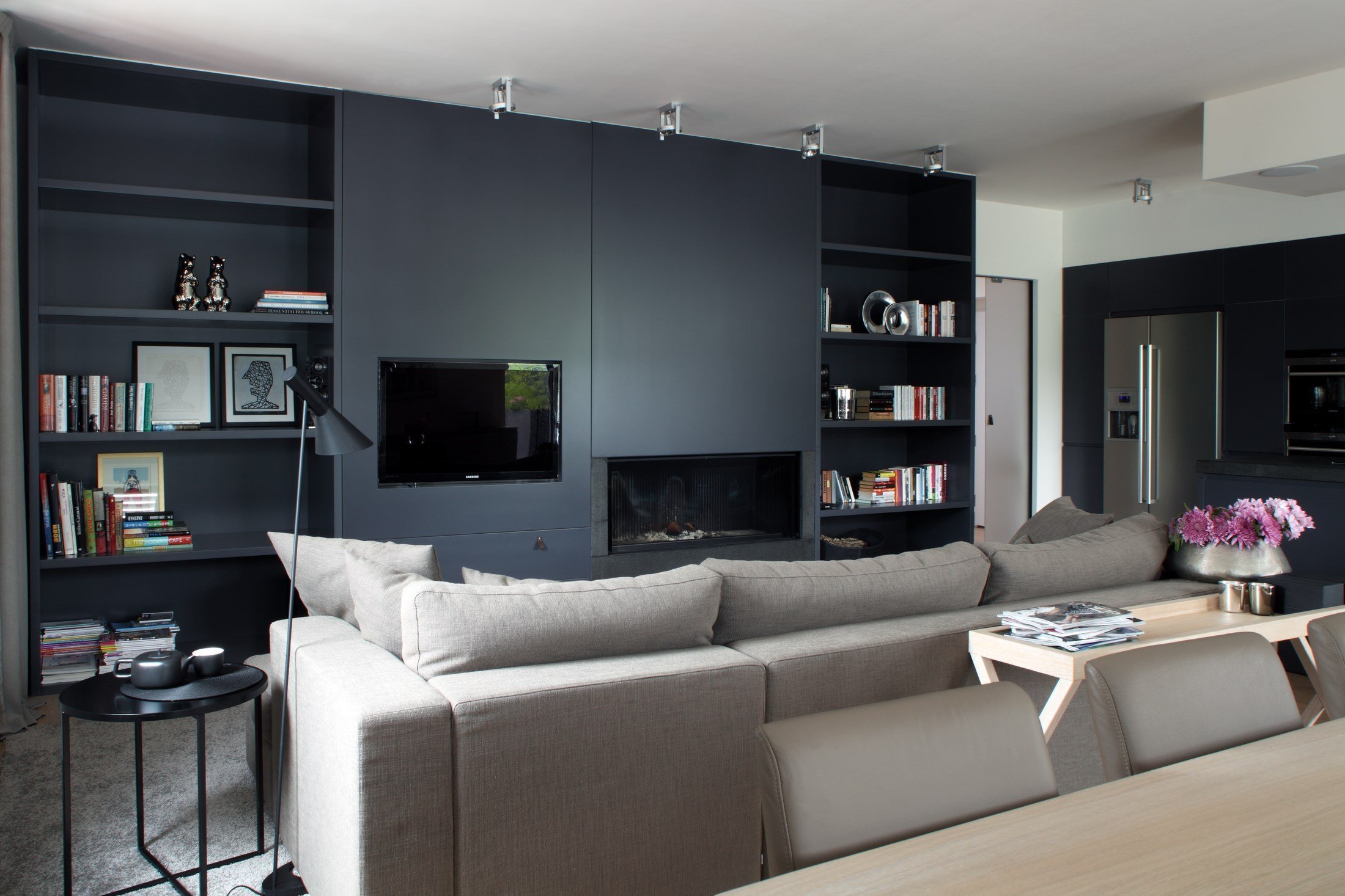 DISPOZIČNÍ ŘEŠENÍ A KOMPLETNÍ REALIZACE INTERIÉRU PRO RODINU S DVĚMA DĚTMI. KLIENT NÁM PONECHAL VOLNOU RUKU A TĚŠÍ NÁS, ŽE BYL S VÝSLEDKEM SPOKOJEN.
