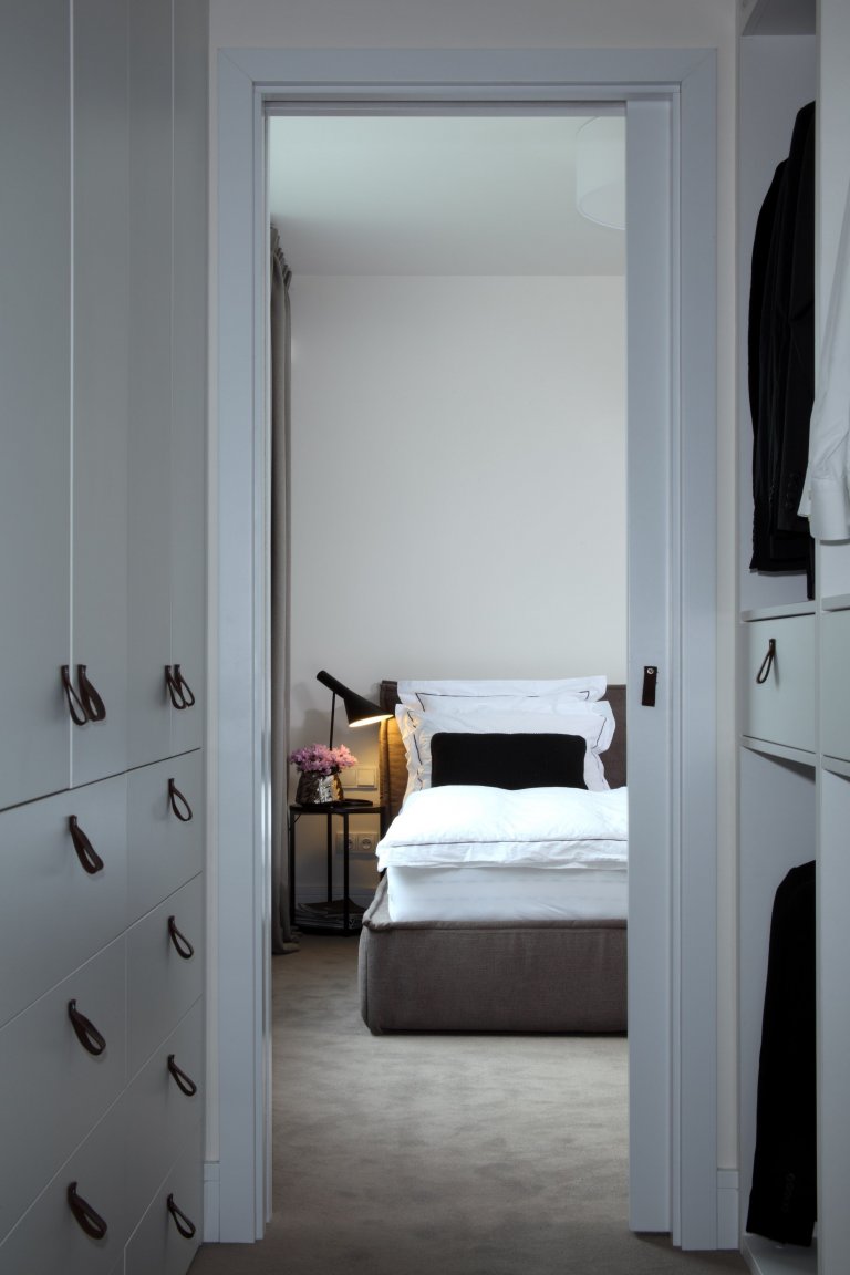 DISPOZIČNÍ ŘEŠENÍ A KOMPLETNÍ REALIZACE INTERIÉRU PRO RODINU S DVĚMA DĚTMI. KLIENT NÁM PONECHAL VOLNOU RUKU A TĚŠÍ NÁS, ŽE BYL S VÝSLEDKEM SPOKOJEN.
