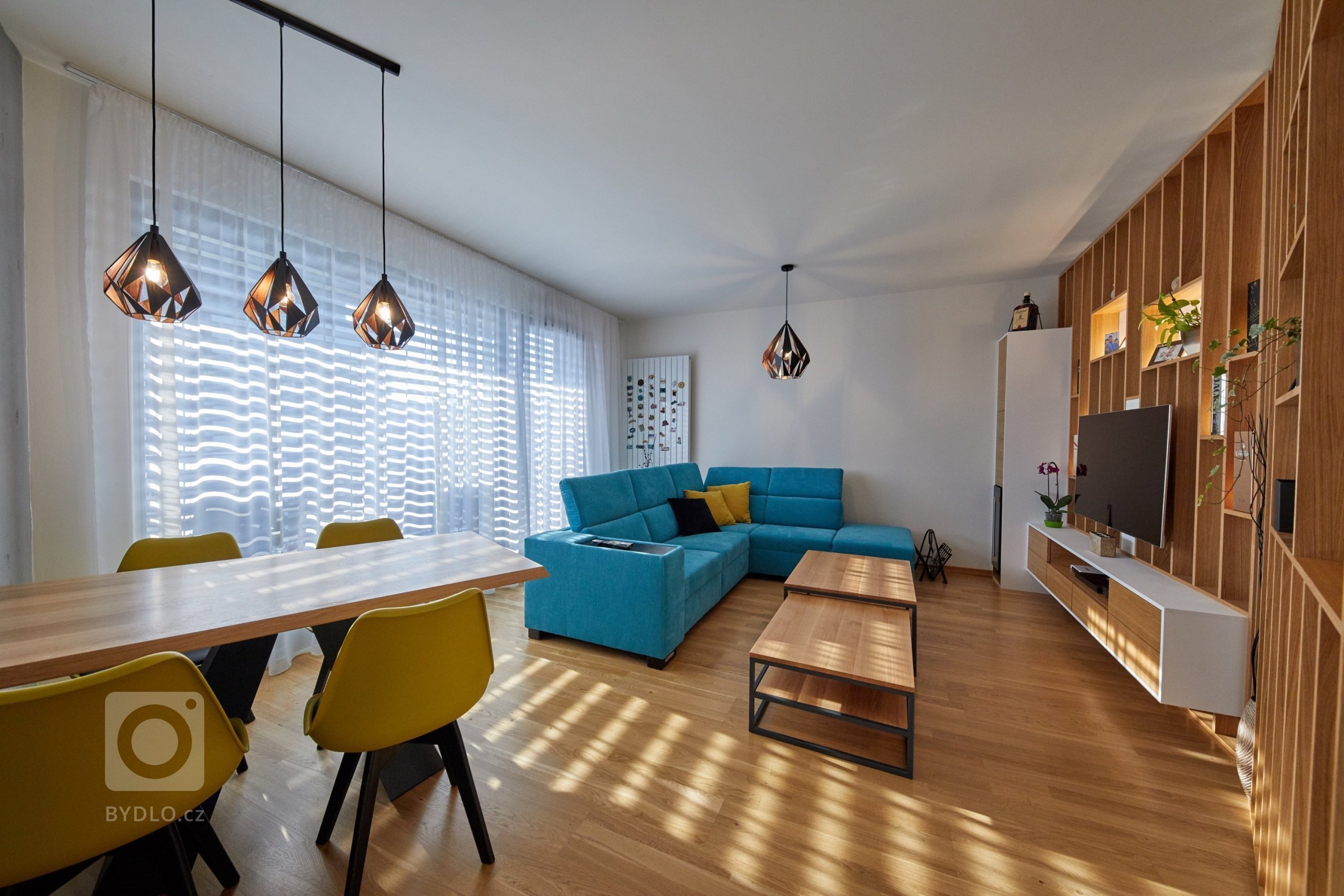 Ďalšia vydarená realizácia interiéru. Tentokrát sa jednalo o byt v Cubicon Gardens v Bratislave.&nbsp; :)

Výnimočné bolo hlavne vyriešenie prepojenia resp.…