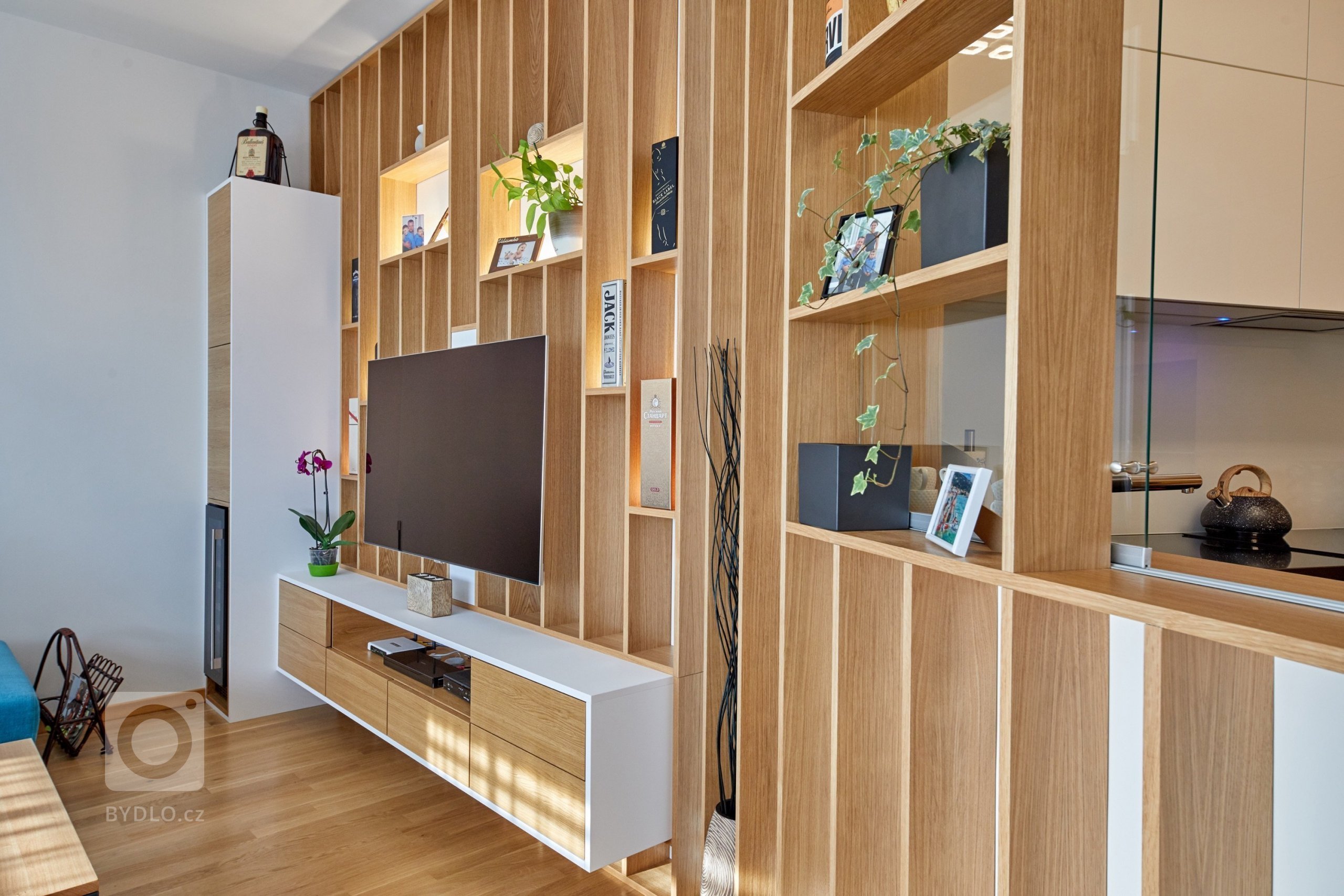 Ďalšia vydarená realizácia interiéru. Tentokrát sa jednalo o byt v Cubicon Gardens v Bratislave.&nbsp; :)

Výnimočné bolo hlavne vyriešenie prepojenia resp.…