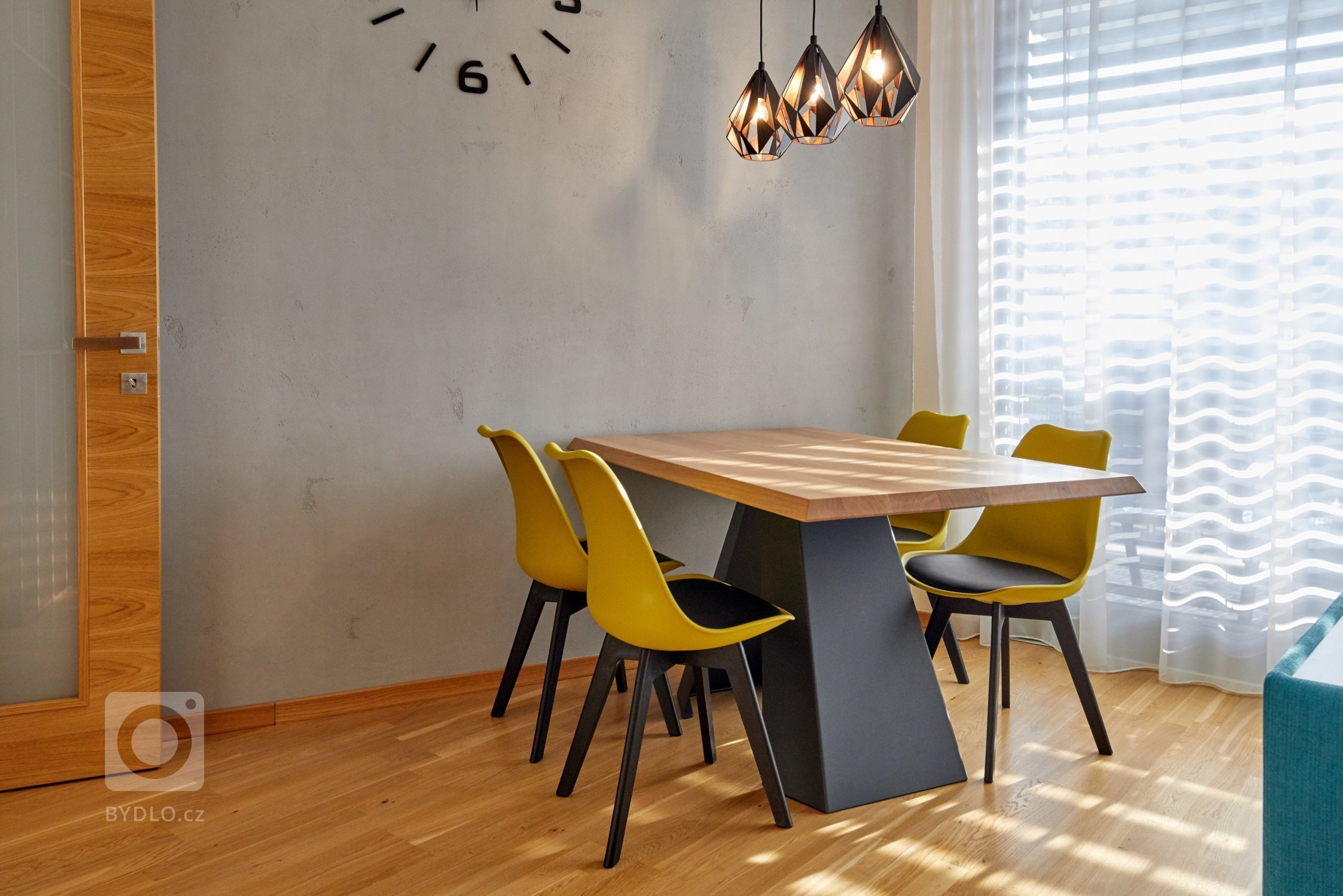 Ďalšia vydarená realizácia interiéru. Tentokrát sa jednalo o byt v Cubicon Gardens v Bratislave.&nbsp; :)

Výnimočné bolo hlavne vyriešenie prepojenia resp.…