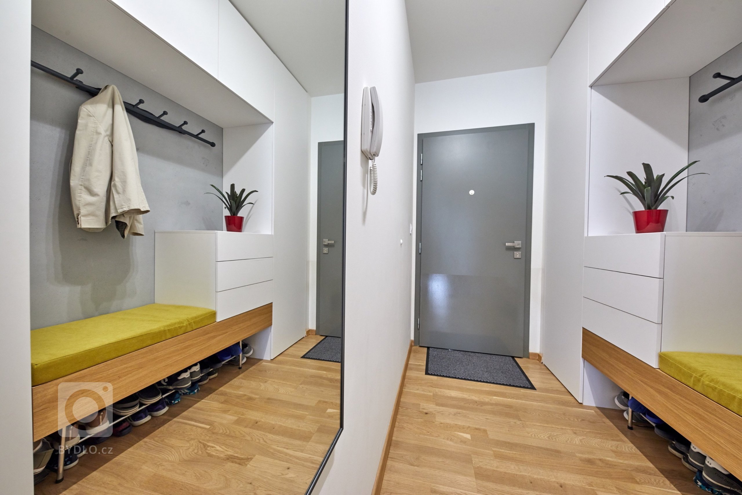 Ďalšia vydarená realizácia interiéru. Tentokrát sa jednalo o byt v Cubicon Gardens v Bratislave.&nbsp; :)

Výnimočné bolo hlavne vyriešenie prepojenia resp.…