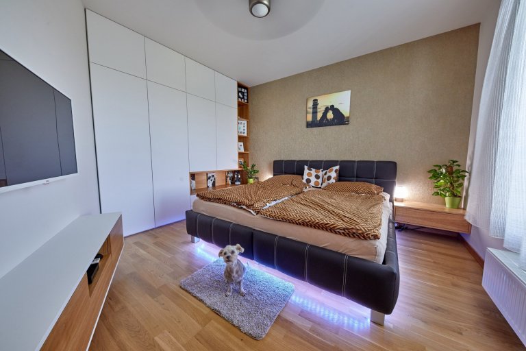 Ďalšia vydarená realizácia interiéru. Tentokrát sa jednalo o byt v Cubicon Gardens v Bratislave.&nbsp; :)

Výnimočné bolo hlavne vyriešenie prepojenia resp.…