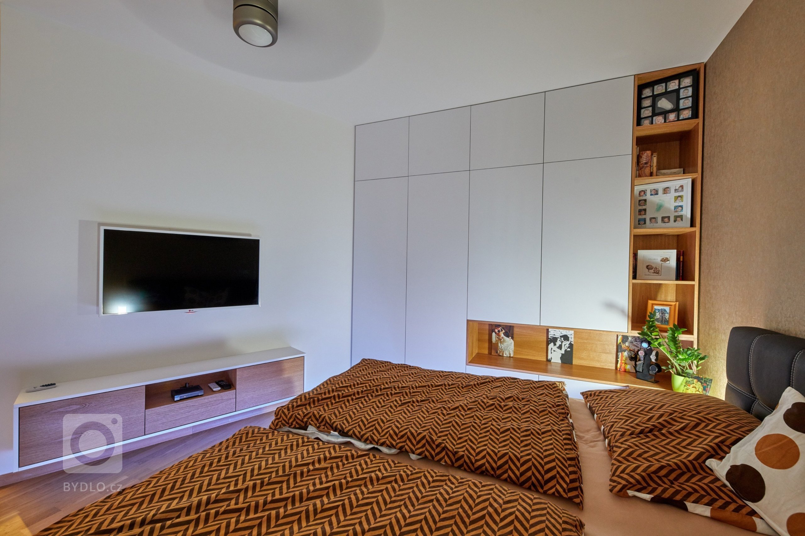 Ďalšia vydarená realizácia interiéru. Tentokrát sa jednalo o byt v Cubicon Gardens v Bratislave.&nbsp; :)

Výnimočné bolo hlavne vyriešenie prepojenia resp.…