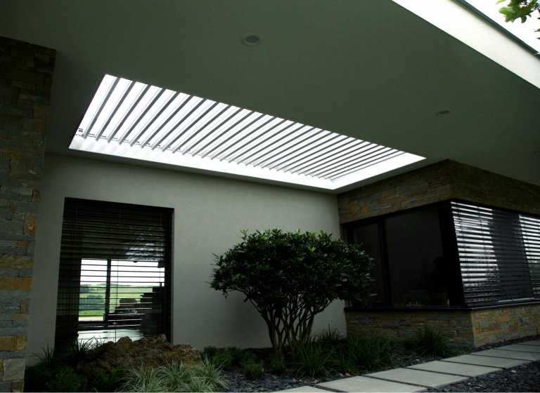 Bioklimatická pergola PLACEO skvěle poslouží milovníkům okrasné zeleně. Jestli venku pěstujete náročné rostliny, jistě oceníte možnost jednoduše regulovat…