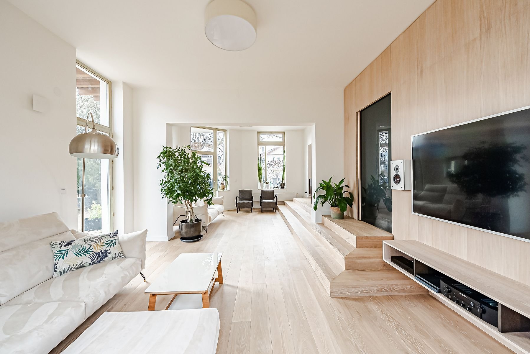 Nadčasový rodinný dům nedaleko Hostivických rybníků