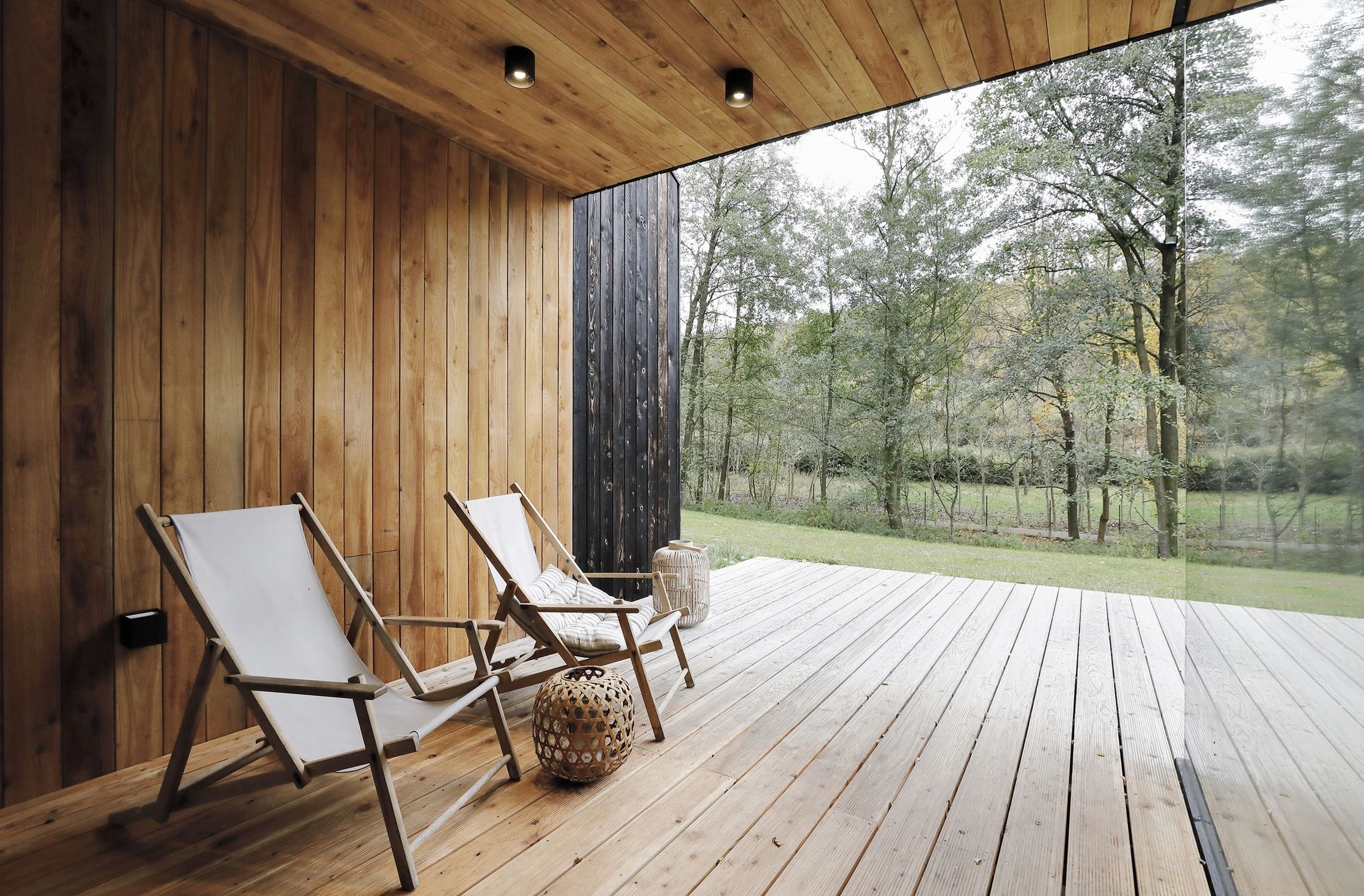 Rodinný dům s černou fasádou