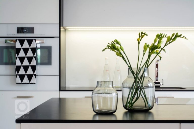 add picture to album