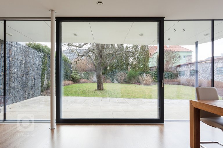 add picture to album