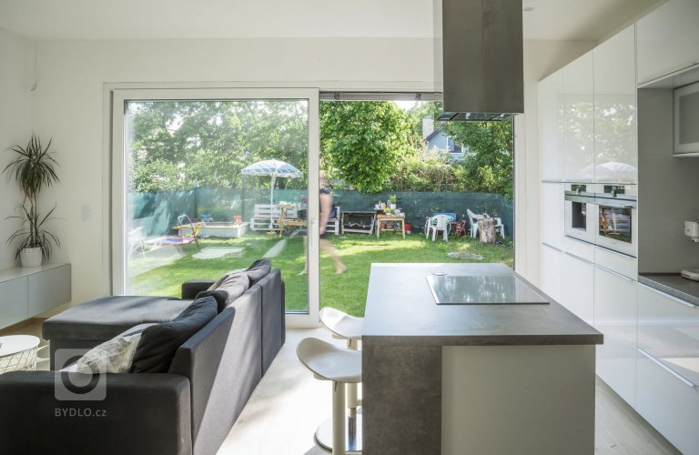 add picture to album