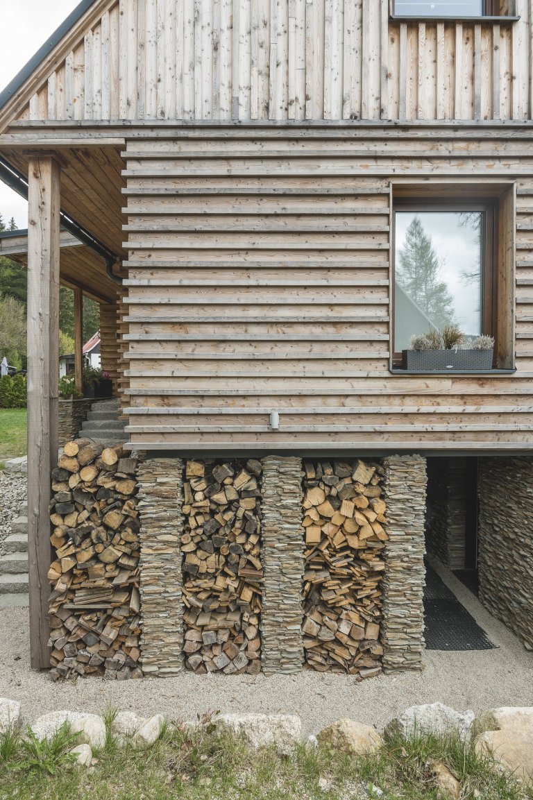 Bývalá kolonie pro úředníky celní správy byla umístěna do Anenského údolí u&nbsp;Harrachova. Je to krásné místo, kterým se vine říčka Mumlava a&nbsp;nyní je to…