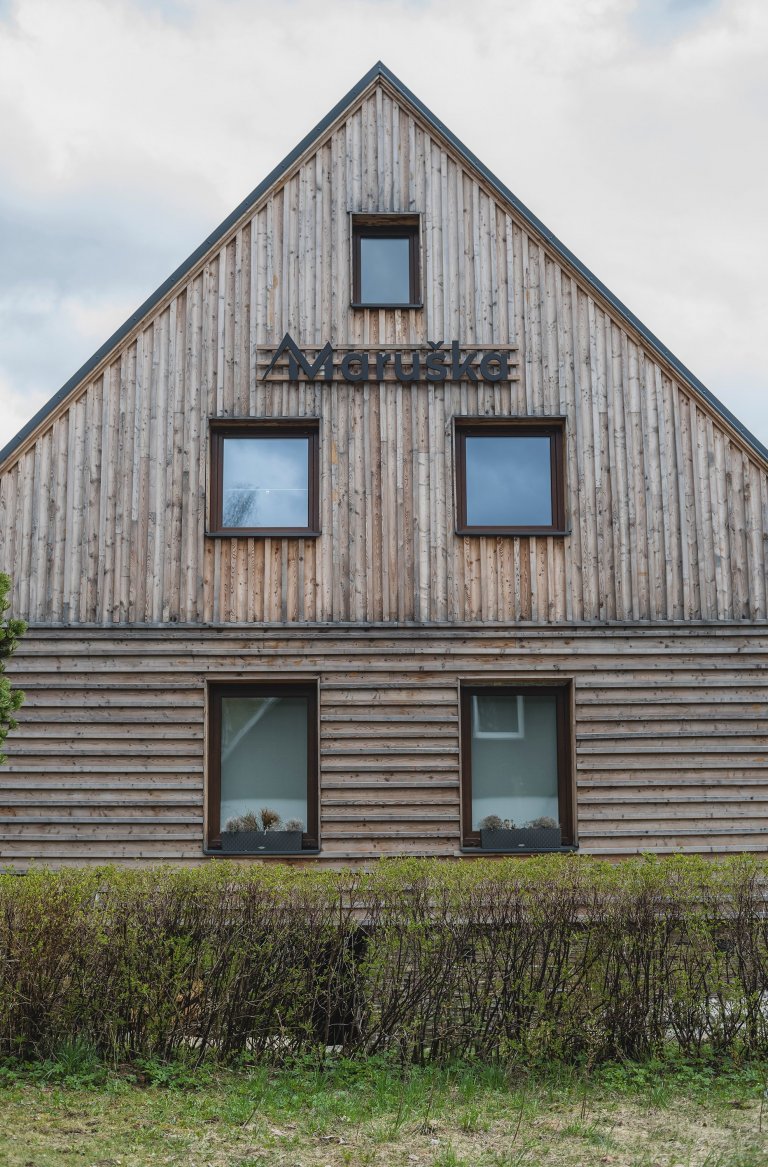 Bývalá kolonie pro úředníky celní správy byla umístěna do Anenského údolí u&nbsp;Harrachova. Je to krásné místo, kterým se vine říčka Mumlava a&nbsp;nyní je to…