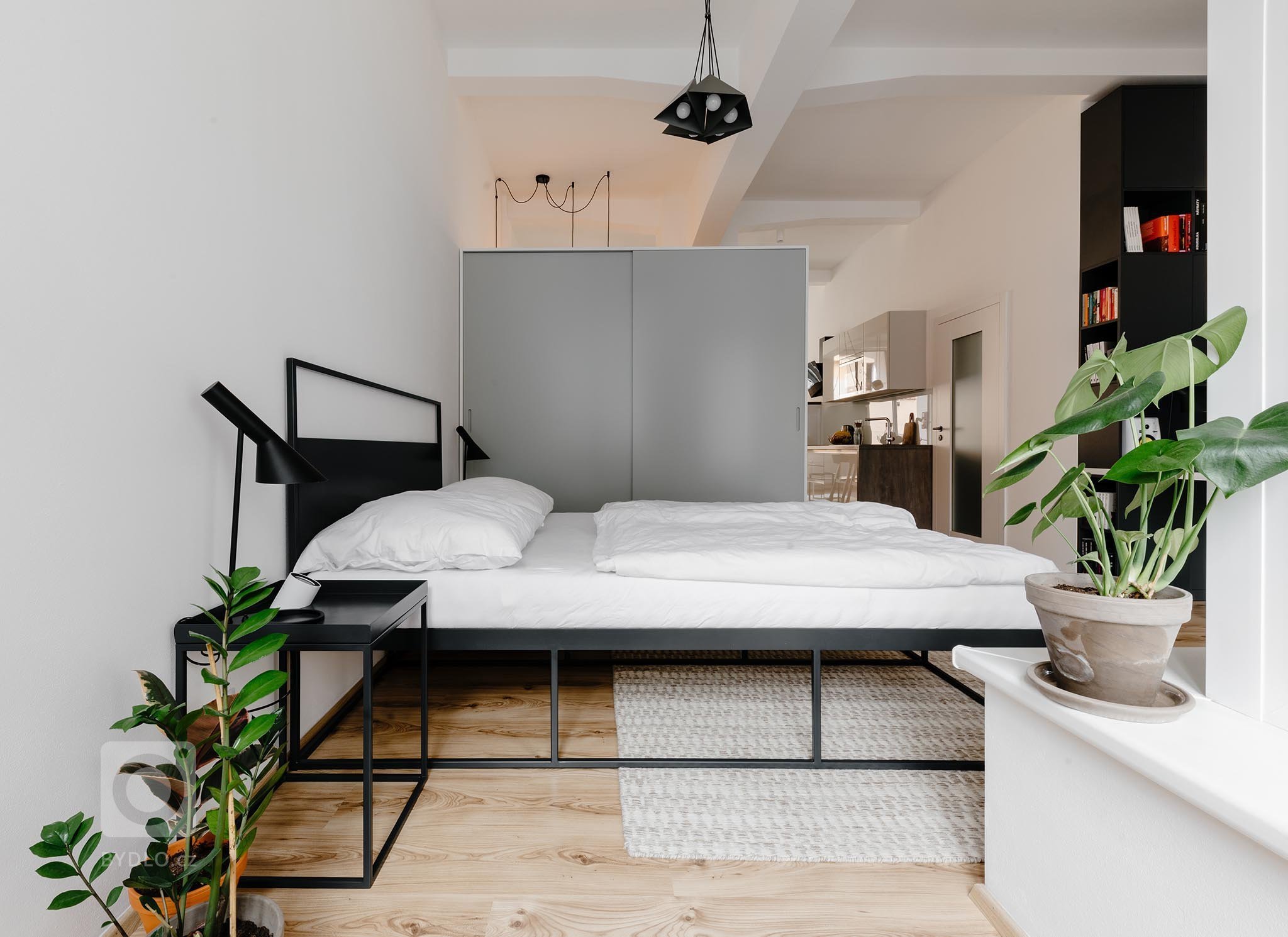 Málokdy se podaří vyladit projekt od prvních půdorysných myšlenek, až po&nbsp;poslední textilii a&nbsp;rozmístění obrazů na stěnách. Klient byl v&nbsp;tomto…