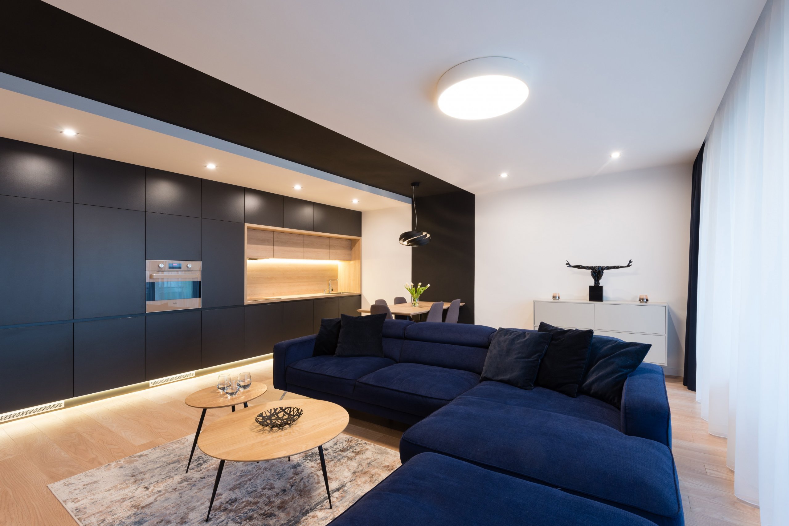 REALIZACE NÁVRHU INTERIÉRU BYTU PRO MLADÉHO MUŽE V BRATISLAVĚ.

Realizace&nbsp;interiéru bytu&nbsp;pro mladého muže.&nbsp;V interiéru převládá kombinace…