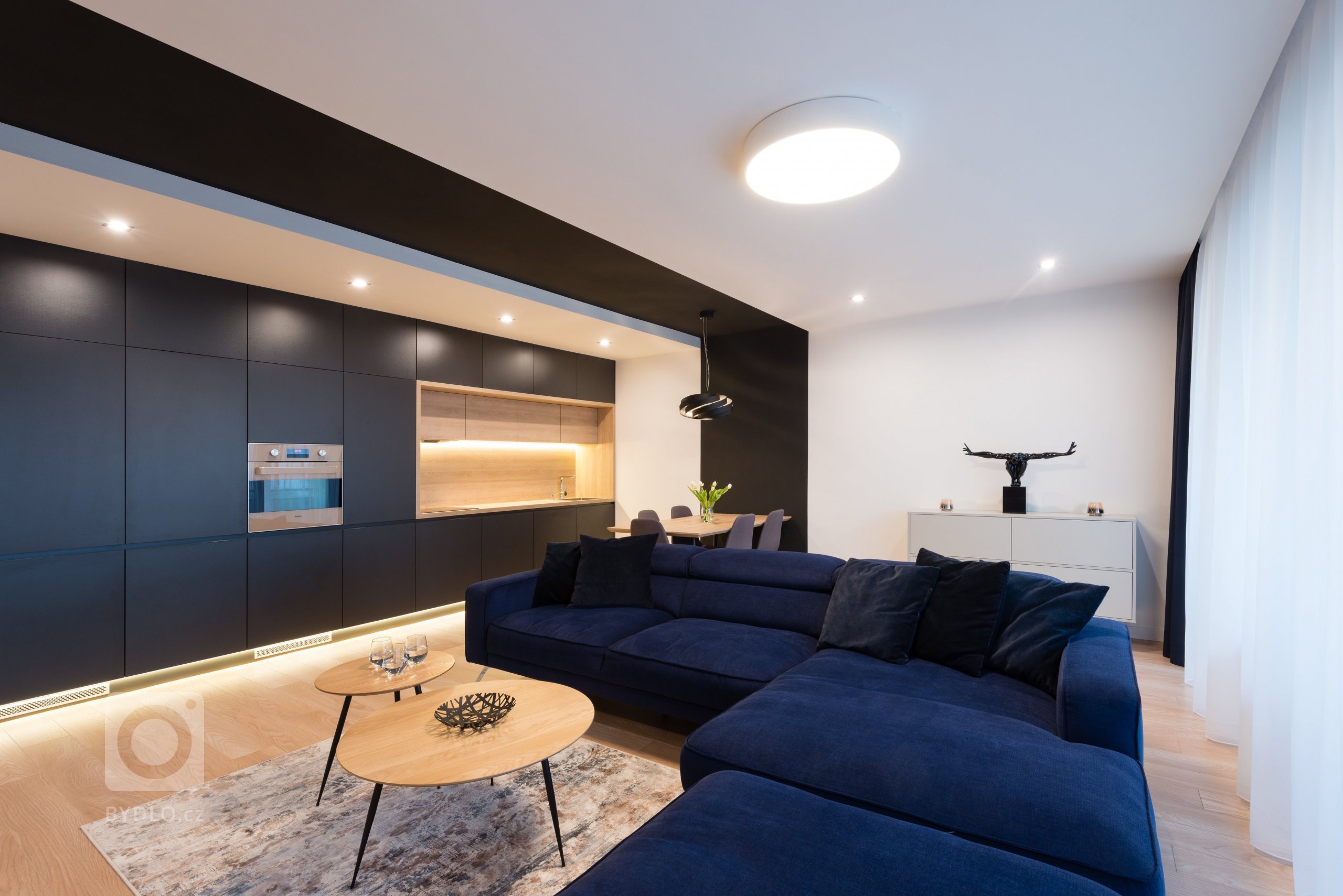 REALIZACE NÁVRHU INTERIÉRU BYTU PRO MLADÉHO MUŽE V BRATISLAVĚ.

Realizace&nbsp;interiéru bytu&nbsp;pro mladého muže.&nbsp;V interiéru převládá kombinace…