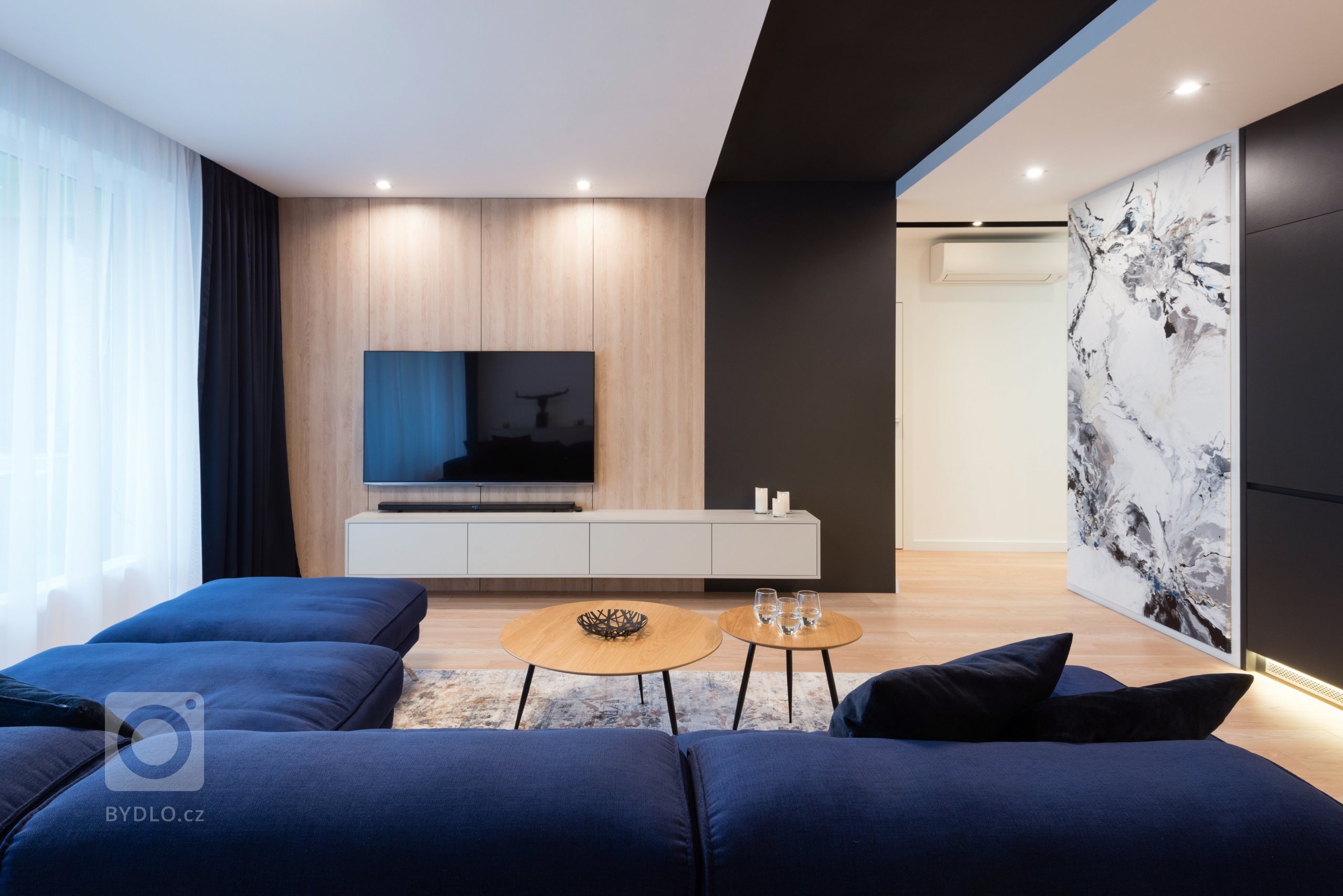 REALIZACE NÁVRHU INTERIÉRU BYTU PRO MLADÉHO MUŽE V BRATISLAVĚ.

Realizace&nbsp;interiéru bytu&nbsp;pro mladého muže.&nbsp;V interiéru převládá kombinace…