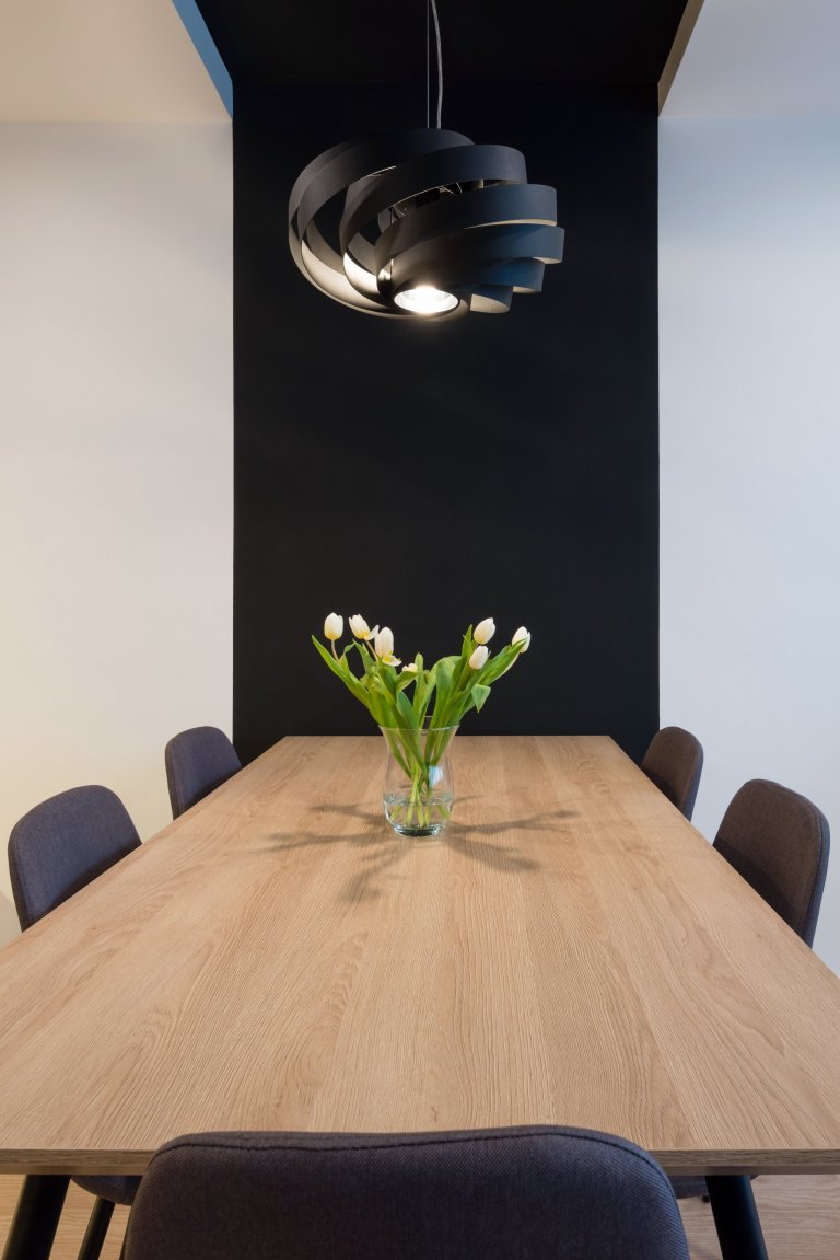 REALIZACE NÁVRHU INTERIÉRU BYTU PRO MLADÉHO MUŽE V BRATISLAVĚ.

Realizace&nbsp;interiéru bytu&nbsp;pro mladého muže.&nbsp;V interiéru převládá kombinace…